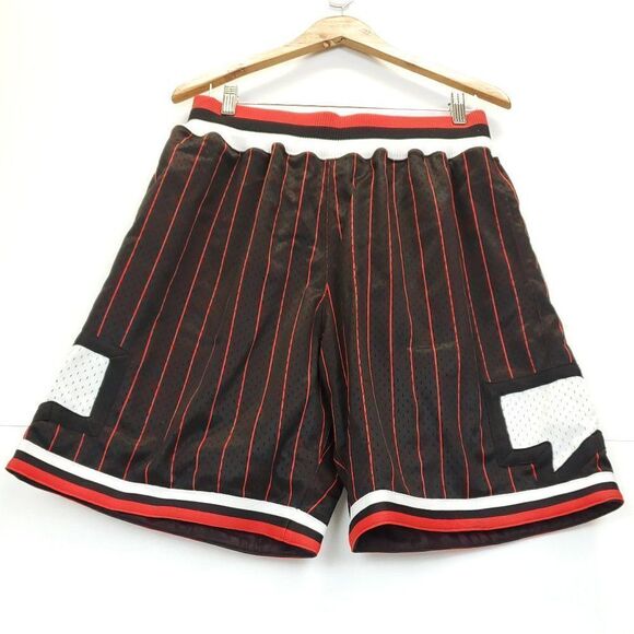 Mitchell & Ness Men's Shorts Medium Nice Kicks Talk Box Shorts Black - Picture 4 of 10